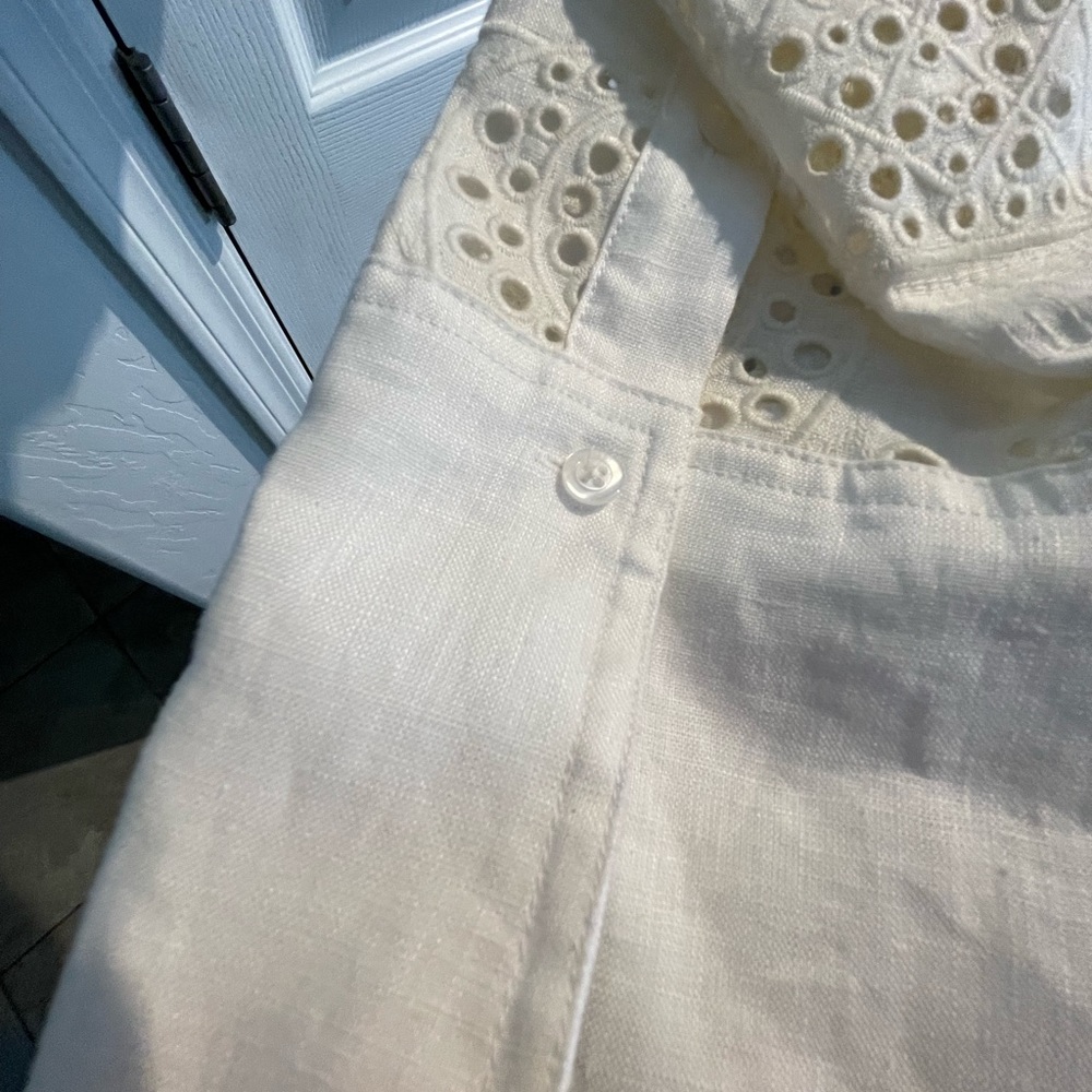 A.L.C. Sexy Ivory linen Mason front twist top w/eyelet sleeves. Size runs small! - Picture 13 of 16